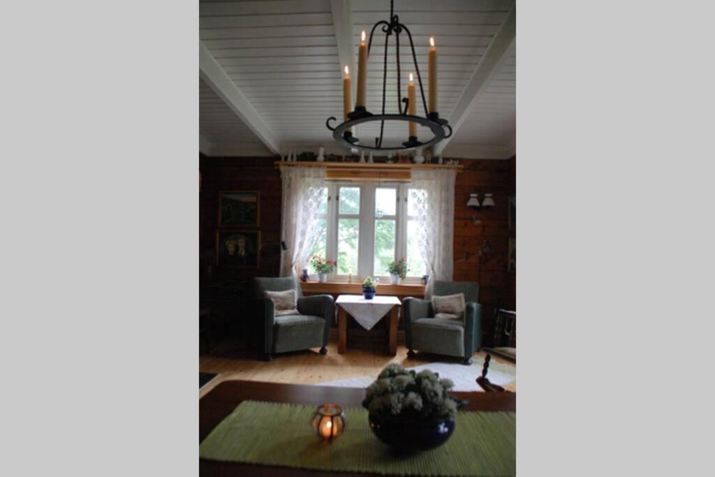 100 Years Old Norwegian Log House In Tromso Villa Eksteriør billede