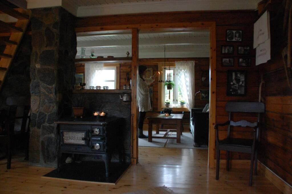 100 Years Old Norwegian Log House In Tromso Villa Eksteriør billede
