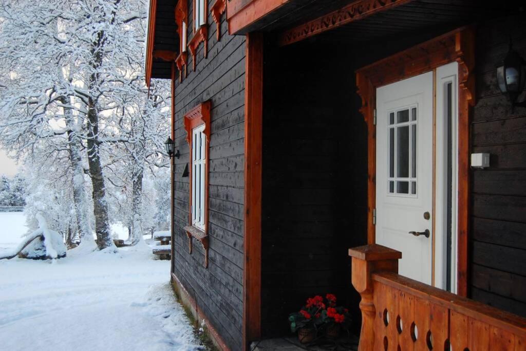 100 Years Old Norwegian Log House In Tromso Villa Eksteriør billede