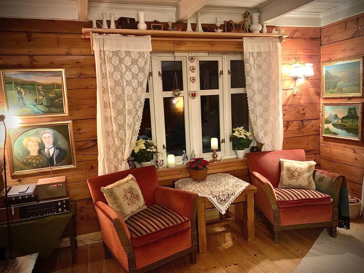 100 Years Old Norwegian Log House In Tromso Villa Eksteriør billede