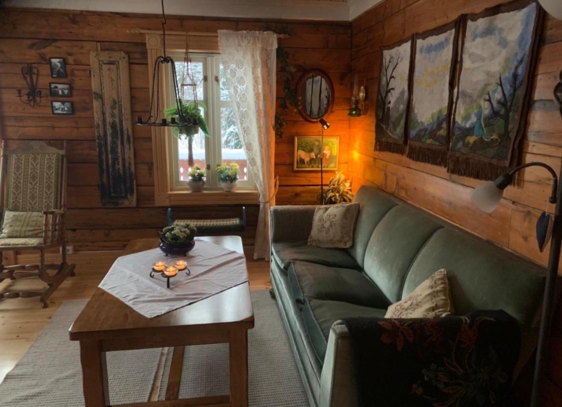 100 Years Old Norwegian Log House In Tromso Villa Eksteriør billede