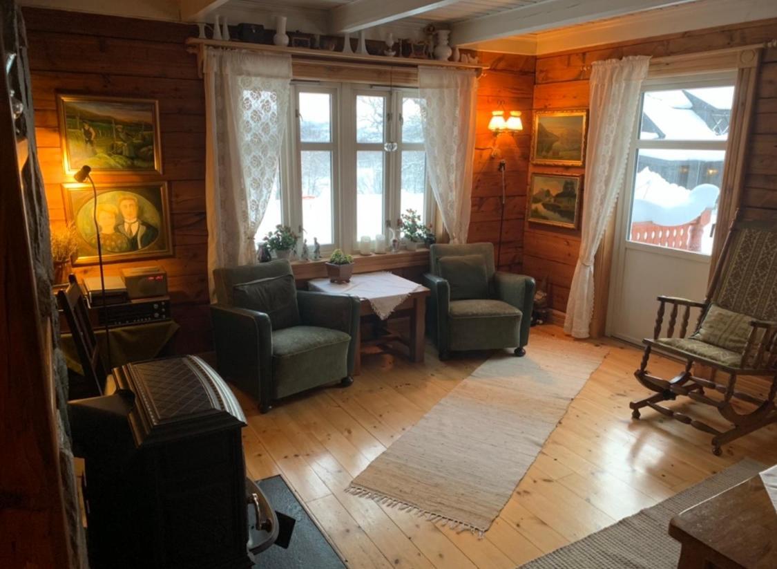 100 Years Old Norwegian Log House In Tromso Villa Eksteriør billede