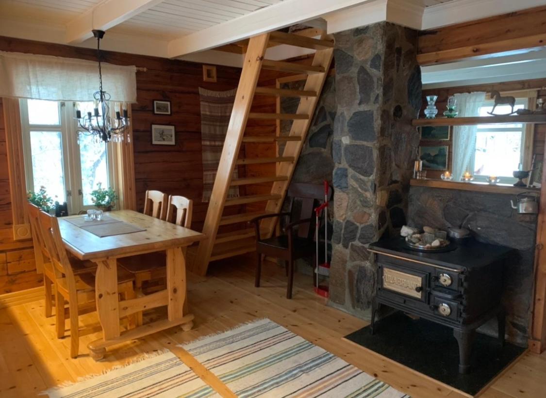 100 Years Old Norwegian Log House In Tromso Villa Eksteriør billede