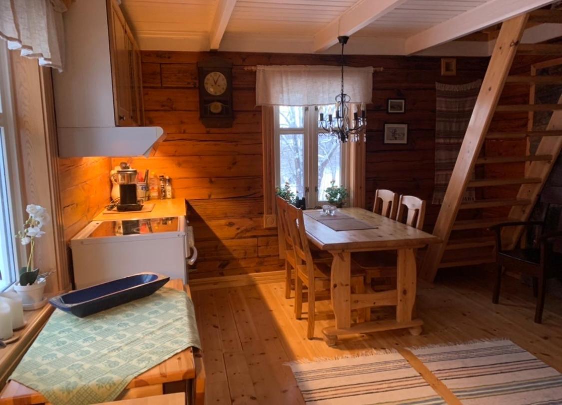 100 Years Old Norwegian Log House In Tromso Villa Eksteriør billede