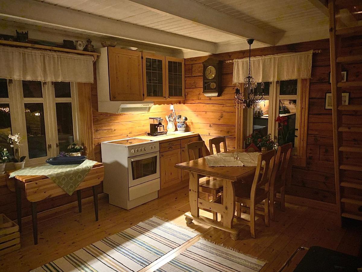 100 Years Old Norwegian Log House In Tromso Villa Eksteriør billede