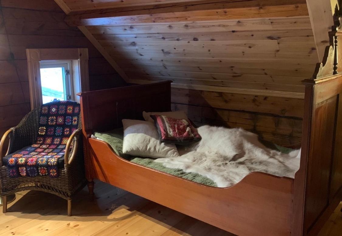 100 Years Old Norwegian Log House In Tromso Villa Eksteriør billede